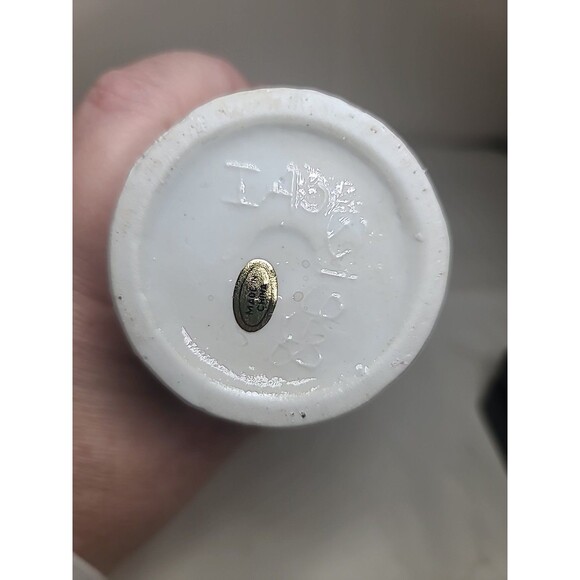 Vintage Set Of 2 Opalescent Porcelain White Lusterware Vase 8" Tall 3D Flowers - Picture 9 of 9